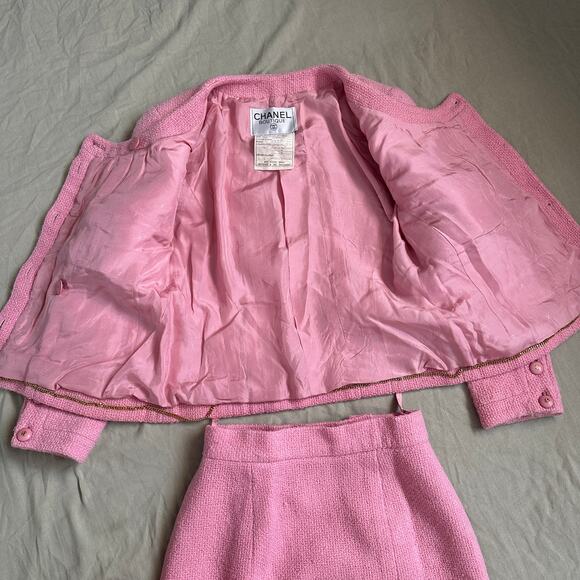 Vintage 90s Chanel XS Baby Pink Tweed 100% Wool + Silk Suit Set Blazer + Skirt - Picture 3 of 16